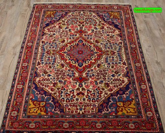 Handmade Persian Mahal rug in beige color. Size 3.5x5