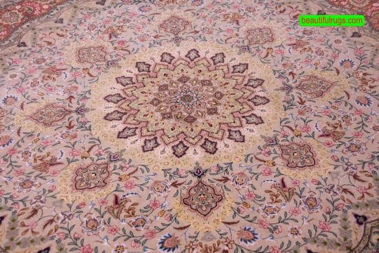 Round Persian rug made of wool and silk, Floral multicolor. Size 6.8x6.8.