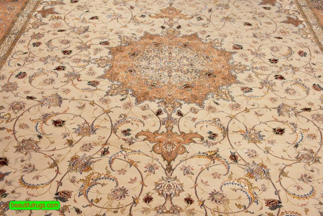Persian Isfahan rug with beige and peach colors. Size 10x13.4