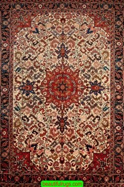 Persian handmade rug, Heriz Serapi rug in beige and red colors made of 100% wool. Size 8.7x11.4.