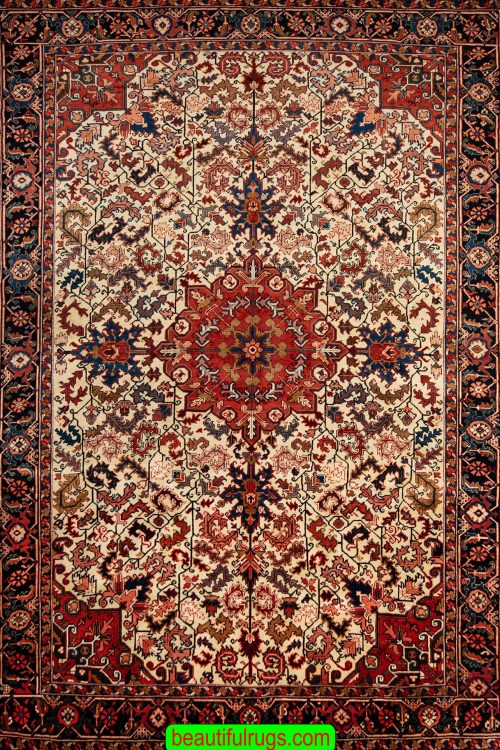 Handmade Persian Heriz Rug, Old Persian Heriz, A Traditional Style Rug. Size 8.7x11.4