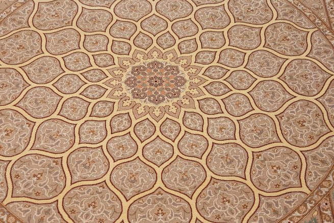 Persian Isfahan Dome Design, Beige Color. Size 3.9x5.6.