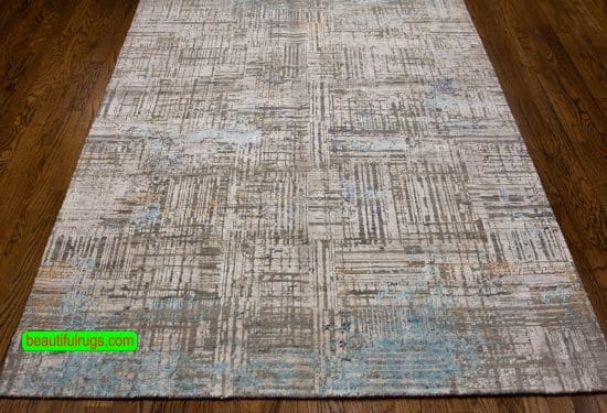 Handmade modern rug in gray color, made in India. Size 4.10x6.10