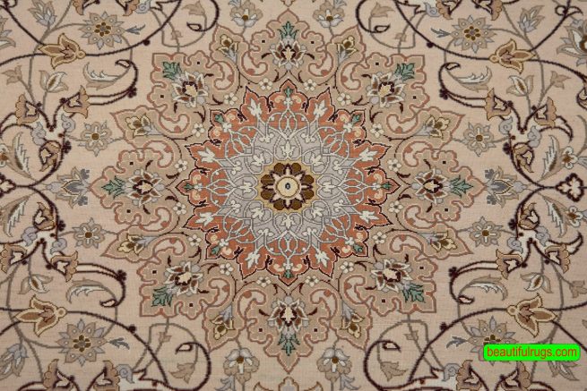 Handmade Persian Isfahan rug in Beige color. Accent rug for living room and bedroom. Size 3.9x5.8