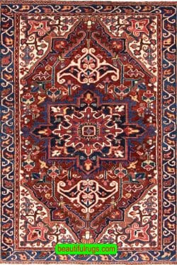 Small Persian Heriz geometric rug in red color. Size 3.2x5.