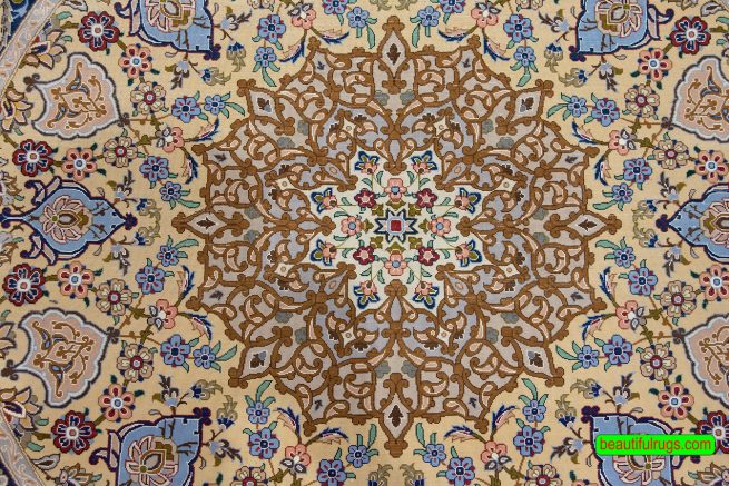 Handmade Persian Isfahan rug in pastel color, kork wool and silk. Size 4x6.