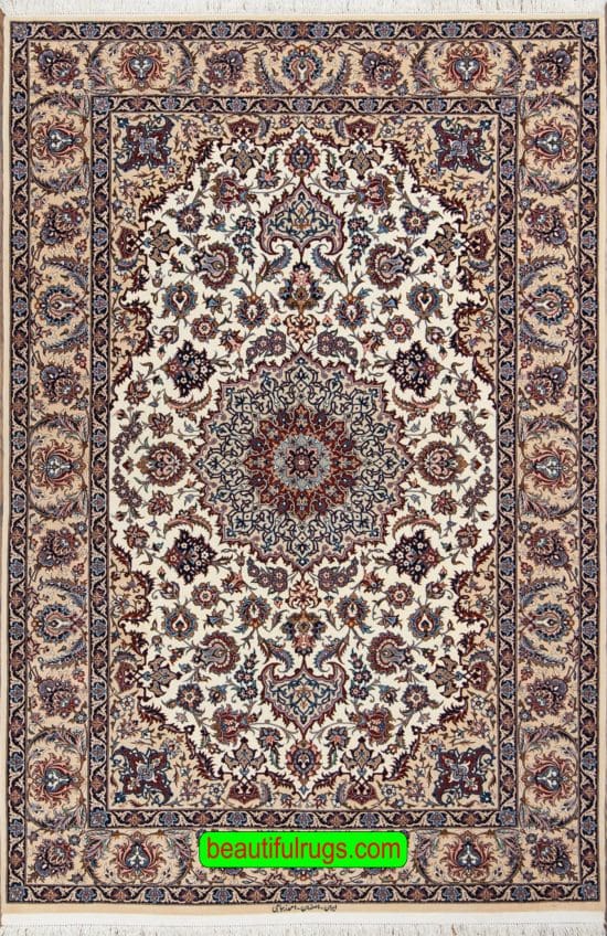 High quality Persian Isfahan vegetable dyed kork wool and silk rug in beige color. Size 4.9x7.3.