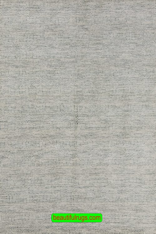 Contemporary rug made in India with gray and beige colors. Synthetic fiber. Size 4.1x6.3.