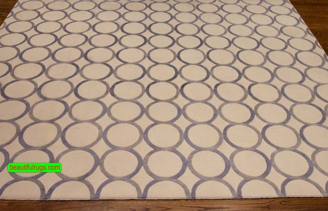 Modern area rug in white color with silver gray circles made of wool and synthetic fiber. Size 8.2x10.1.