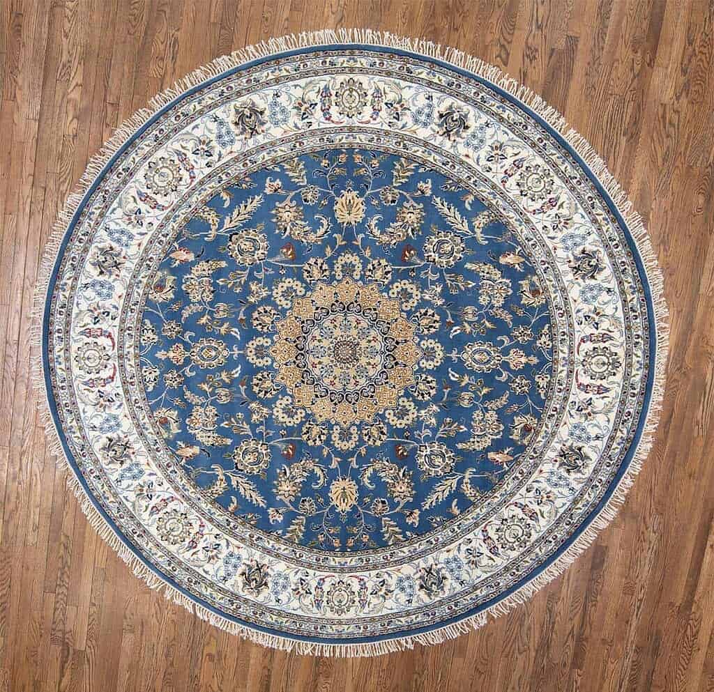 3163- 9 ft round rug. Beautiful handmade Persian Nain style rug expertly crafted in India. The actual rug size is 9.3x9.3.