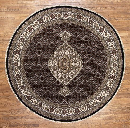 Round area rug. Handmade wool round area rug in black and white color made in India. Rug size is 8.4x8.4.