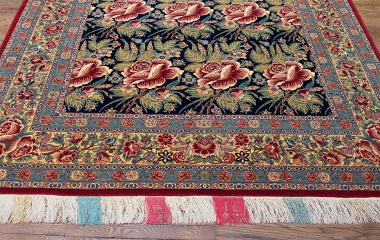 Hand Knotted Persian Senneh Rug, Floral Design Vegetable Dyed Rug. Size 6.9x10.6