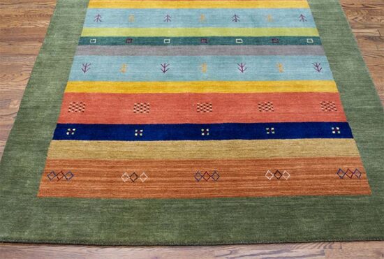 Decorative 5x7 rug multicolor modern rug made of wool.