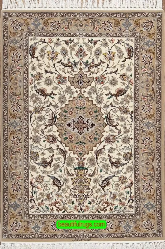 Persian Isfahan wool and silk rug with beige colors. Size 3.7x5.5.