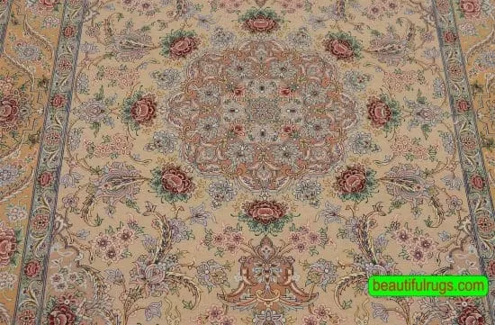 Vegetable dyed Persian Isfahan Rug with pastel and beige colors. Size 4x6.2.